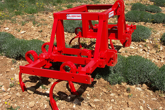 Cultivateur enjambeur de lavande Grenier Franco 8 dents