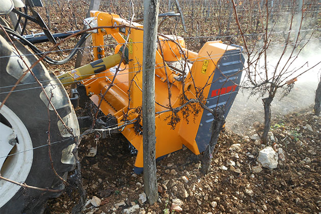 Broyeur de pierres Kirpy BPL dans des vignes